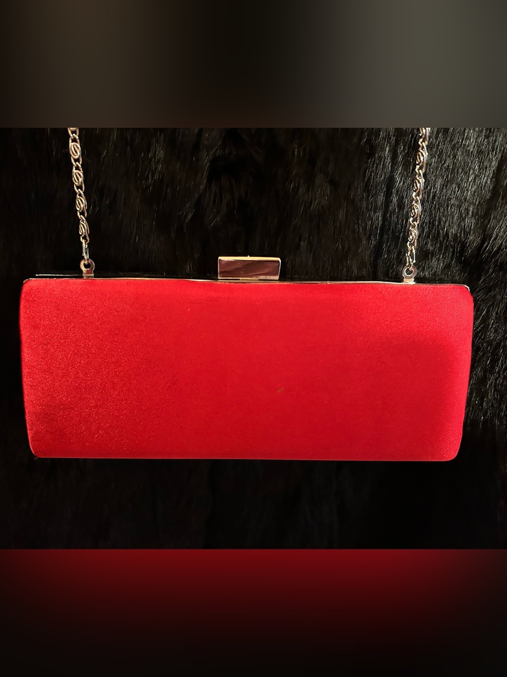 Bijoux Turner Red Satin Evening Clutch 7” long w/22” drop Silvertone Chain Strap